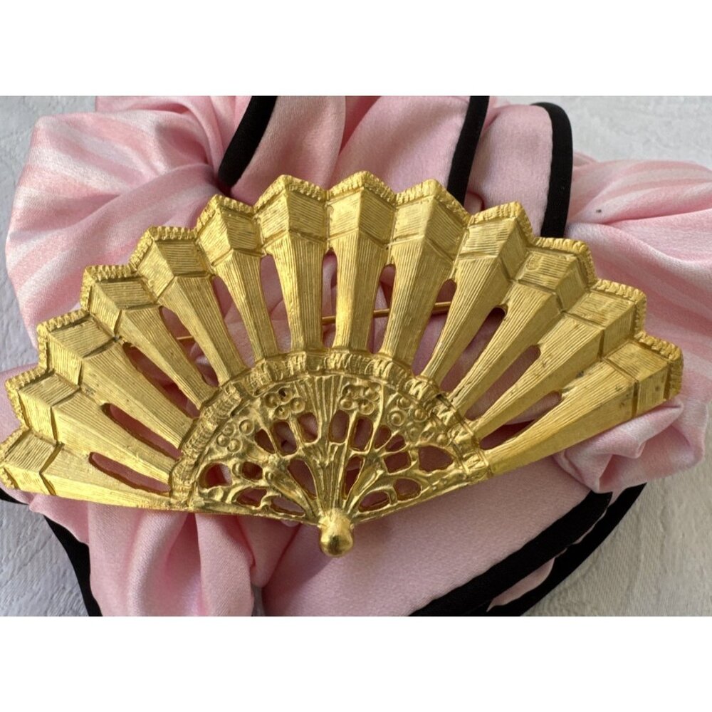 Large Vintage 80's Casual Corner Signed Gold Tone FAN Brooch NEW